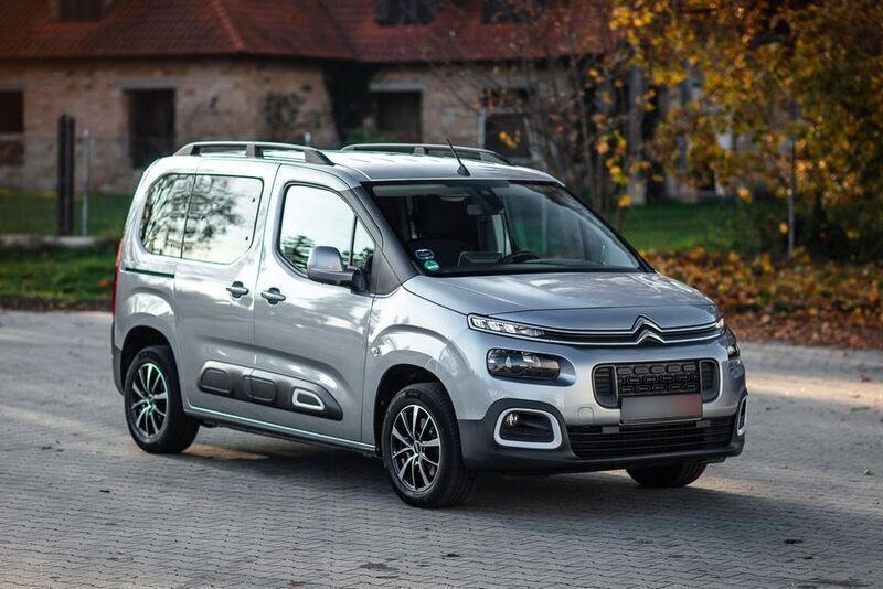 Grau Gebraucht 2021 Citroën Berlingo Feel Van / Kleinbus | 17.900 € (Superpreis) - Bild 1/4