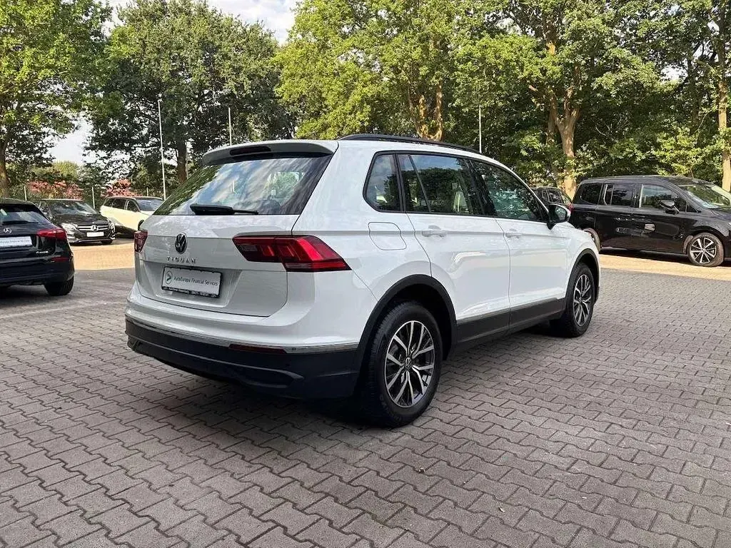 Gebraucht VW Tiguan Life 150 PS (110 kW) 2023 Pure white SUV