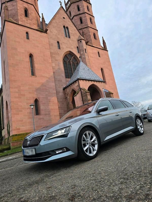 Gebraucht Skoda Superb Style 190 PS (139 kW) 2017 Grau Kombi