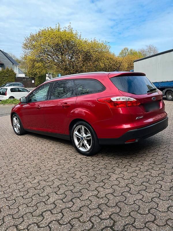 Gebraucht Ford Focus 125 PS (91 kW) 2013 Rot Kombi