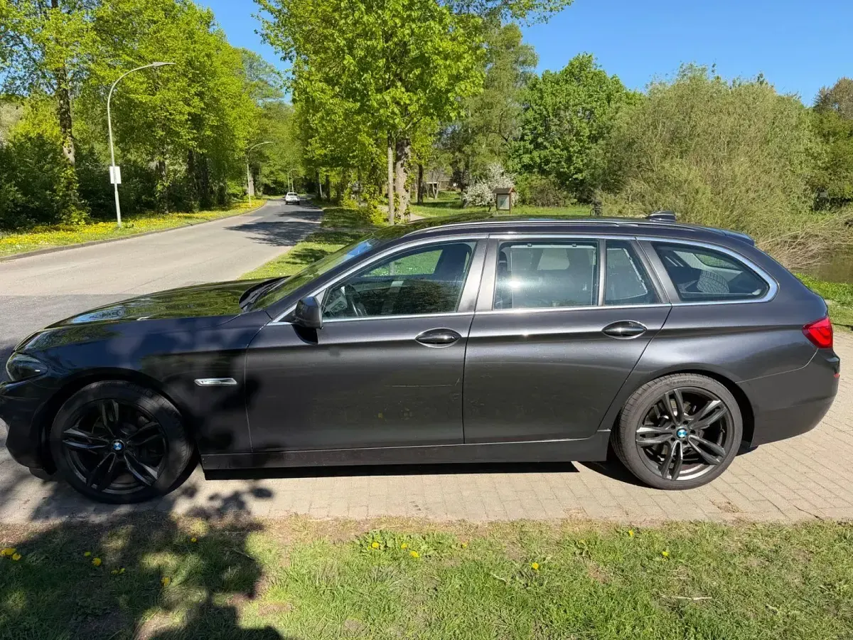 Gebraucht BMW 525 Sport Line 218 PS (160 kW) 2012 Grau Kombi