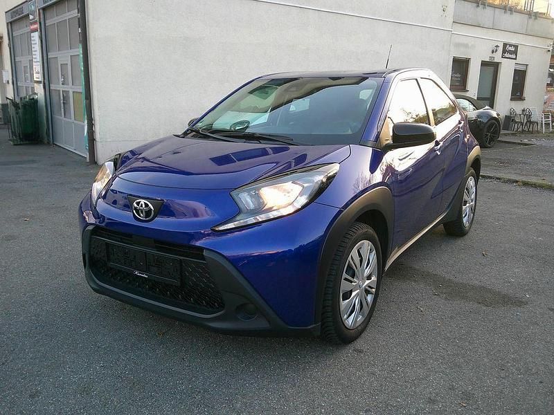 Blau Gebraucht 2024 Toyota Aygo X-play Kleinwagen | 14.690 € (Guter Preis) - Bild 1/4