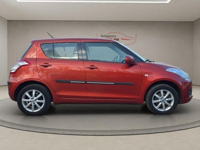 Gebraucht Suzuki Swift Club 94 PS (69 kW) 2012 Orange Kleinwagen
