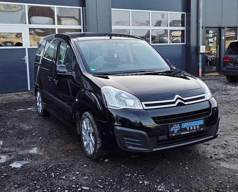 Gebraucht Citroën Berlingo Feel 99 PS (72 kW) 2015 Lack onyx schwarz Van / Kleinbus