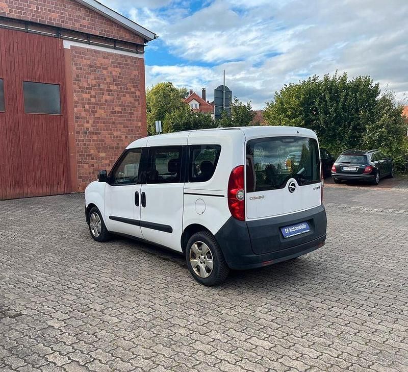 Gebraucht Opel Combo Selection 105 PS (77 kW) 2013 Weiß Van / Kleinbus