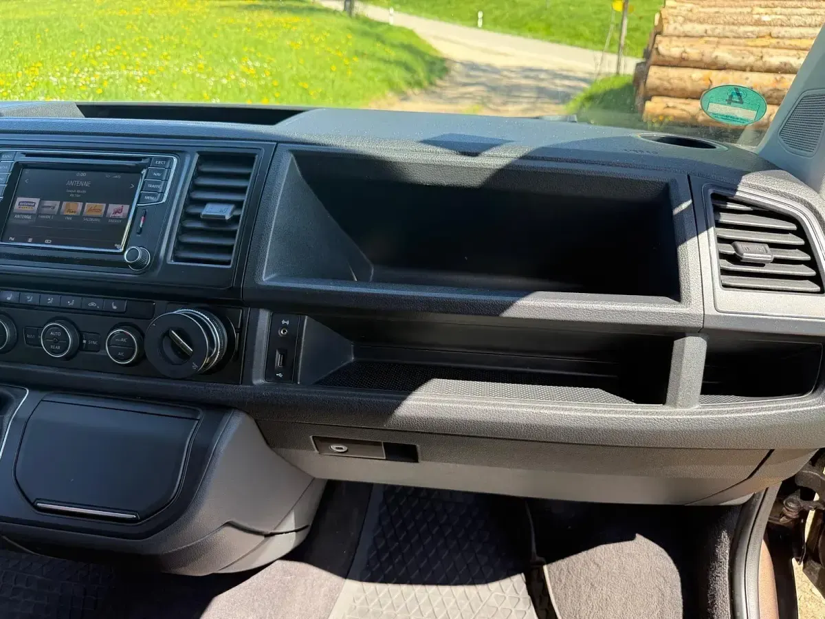 Używany VW T6 150 KM (110 kW) 2016 Brązowy Van
