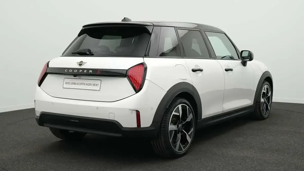 Gebraucht Mini Cooper S Classic 204 PS (150 kW) 2025 Weiß Kleinwagen