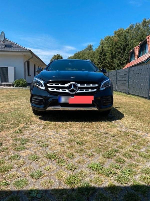 Gebraucht Mercedes GLA200 Edition 156 PS (114 kW) 2017 Schwarz SUV