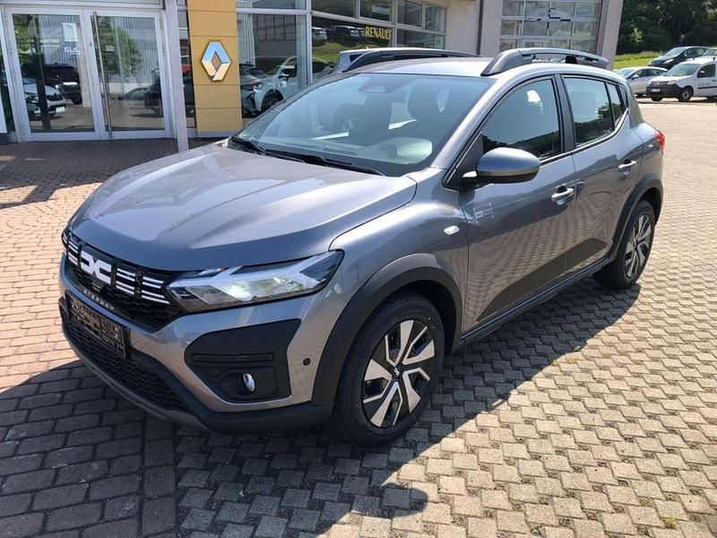 Grau Neu 2025 Dacia Sandero Expression Kleinwagen | 18.990 € (Fairer Preis) - Bild 1/4