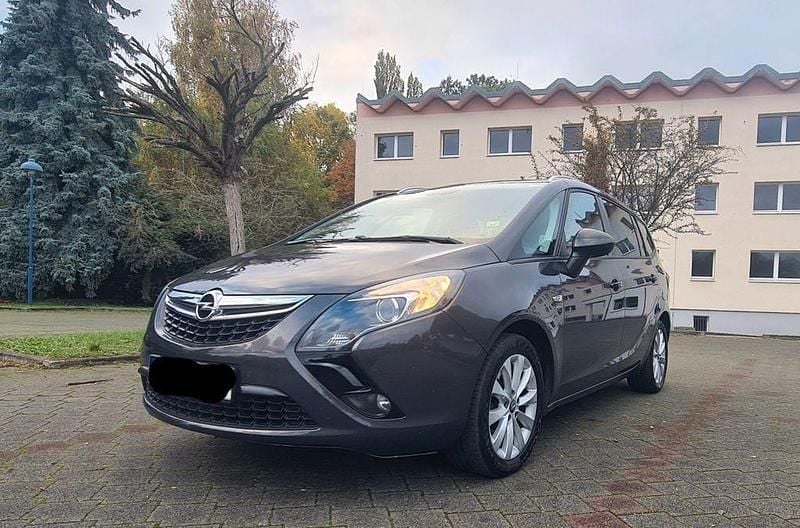 Schwarz Gebraucht 2014 Opel Zafira Tourer Active Van / Kleinbus | 4.999 € (Fairer Preis) - Bild 1/4