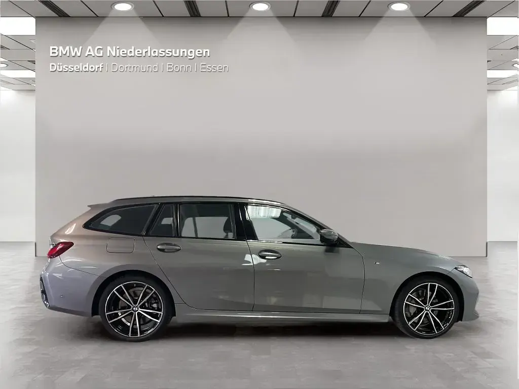 Gebraucht BMW 330 M Sport 245 PS (180 kW) 2023 Grau Kombi