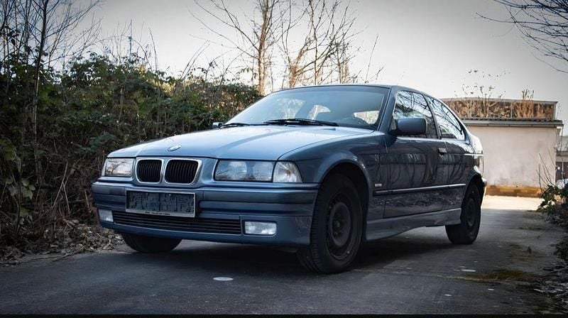 Blau Gebraucht 1999 BMW 316 Compact Kleinwagen | 900 € (Superpreis) - Bild 1/4
