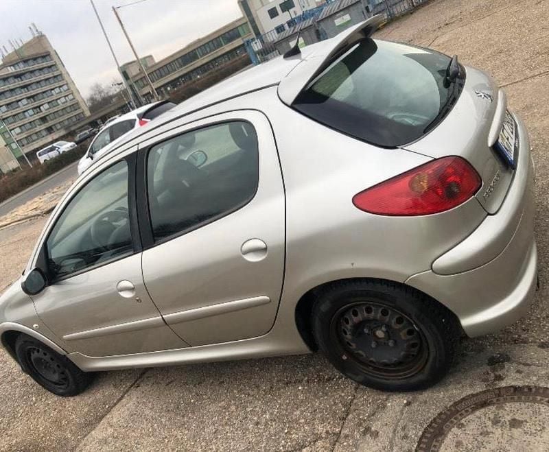 Silber Gebraucht 2006 Peugeot 206 Kleinwagen | 1.890 € (Guter Preis) - Bild 1/4