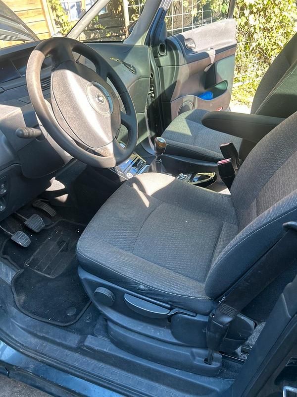 Grau Gebraucht 2011 Renault Espace Van / Kleinbus | 1.500 € (Superpreis) - Bild 1/4