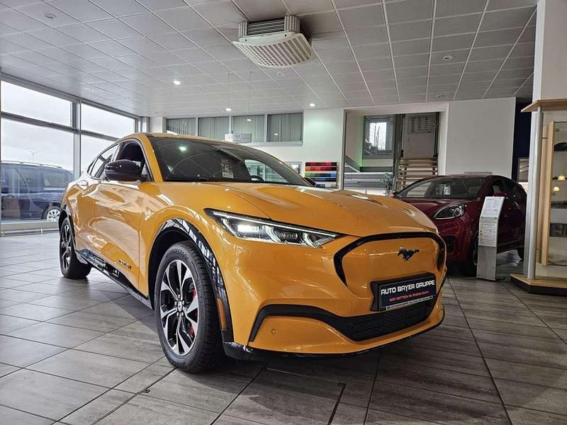 Orange metallic Gebraucht 2024 Ford Mustang Mach-E Premium SUV | 53.990 € (Teuer) - Bild 1/4