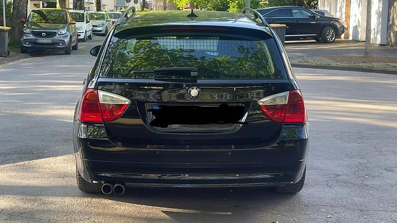 Gebraucht BMW 330 231 PS (169 kW) 2008 Schwarz Kombi