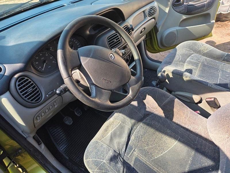 Gebraucht Renault Scénic 107 PS (78 kW) 2000 Grün Van / Kleinbus