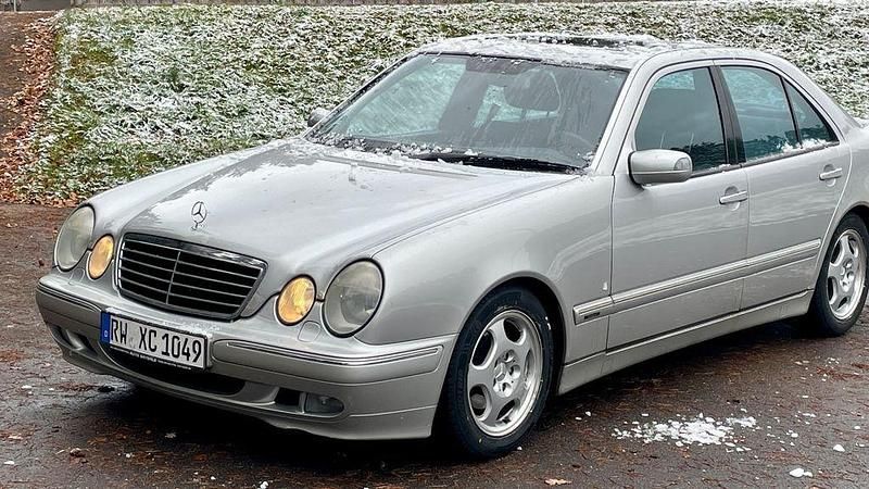Silber Gebraucht 2000 Mercedes E200 Avantgarde Limousine | 4.200 € (Fairer Preis) - Bild 1/4