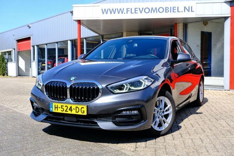 Grau Gebraucht 2020 BMW 116 Executive Kleinwagen | 16.350 € (Guter Preis) - Bild 1/4