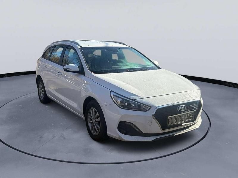 Gebraucht Hyundai i30 Select 116 PS (85 kW) 2019 Weiß Kombi