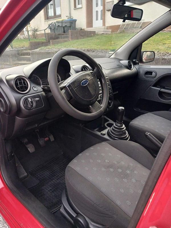 Gebraucht Ford Fiesta Ghia 68 PS (50 kW) 2005 Rot Kleinwagen
