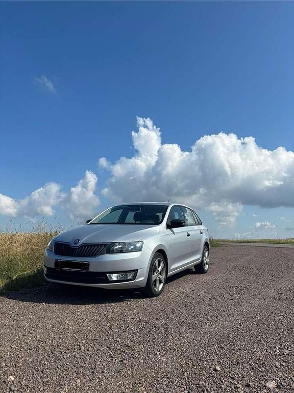 Silber Gebraucht 2014 Skoda Rapid Cool Edition Limousine | 6.300 € (Fairer Preis) - Bild 1/4