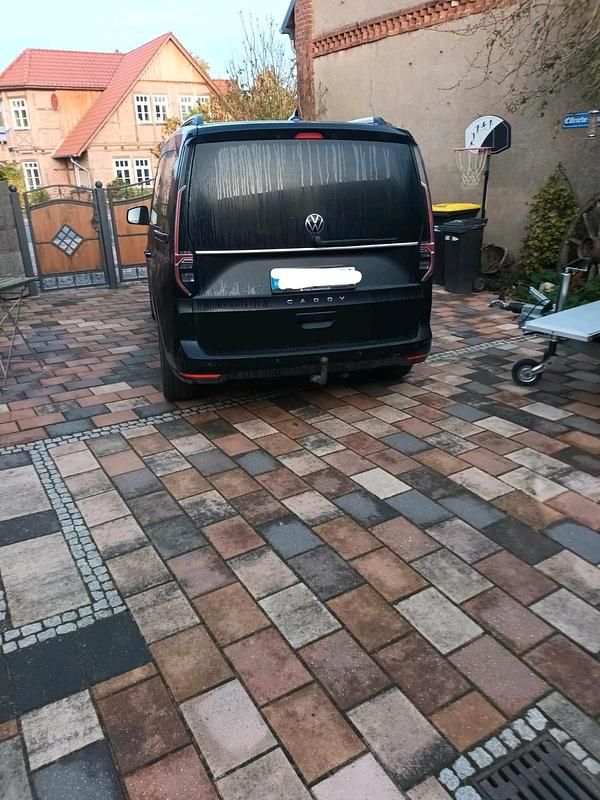 Schwarz Gebraucht 2021 VW Caddy Style Van / Kleinbus | 24.000 € (Teuer) - Bild 1/4