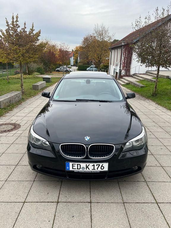 Schwarz Gebraucht 2004 BMW 520 Limousine | 8.500 € - Bild 1/4