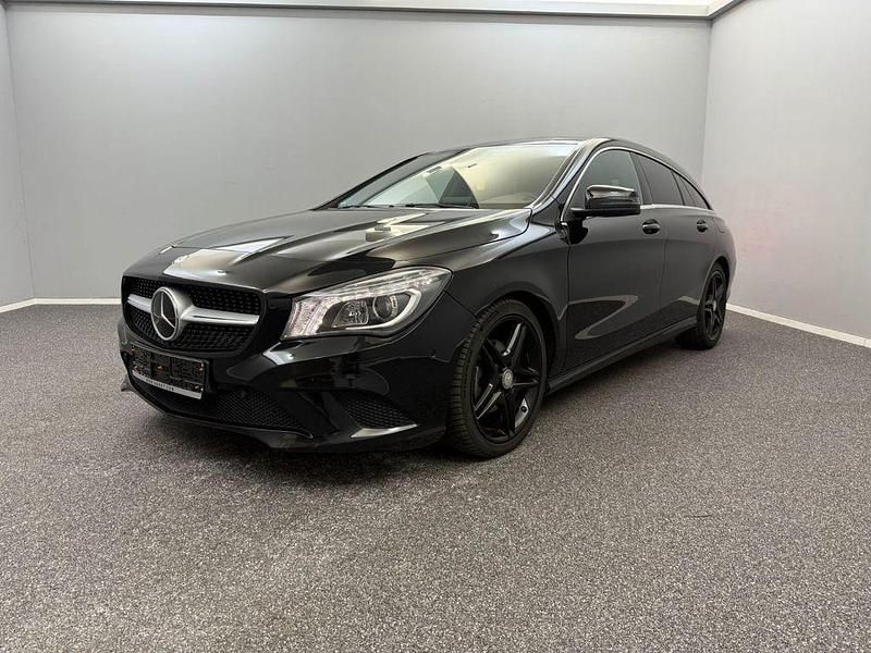 Kosmosschwarz metalliclack Gebraucht 2015 Mercedes CLA220 Limousine | 13.999 € (Fairer Preis) - Bild 1/4
