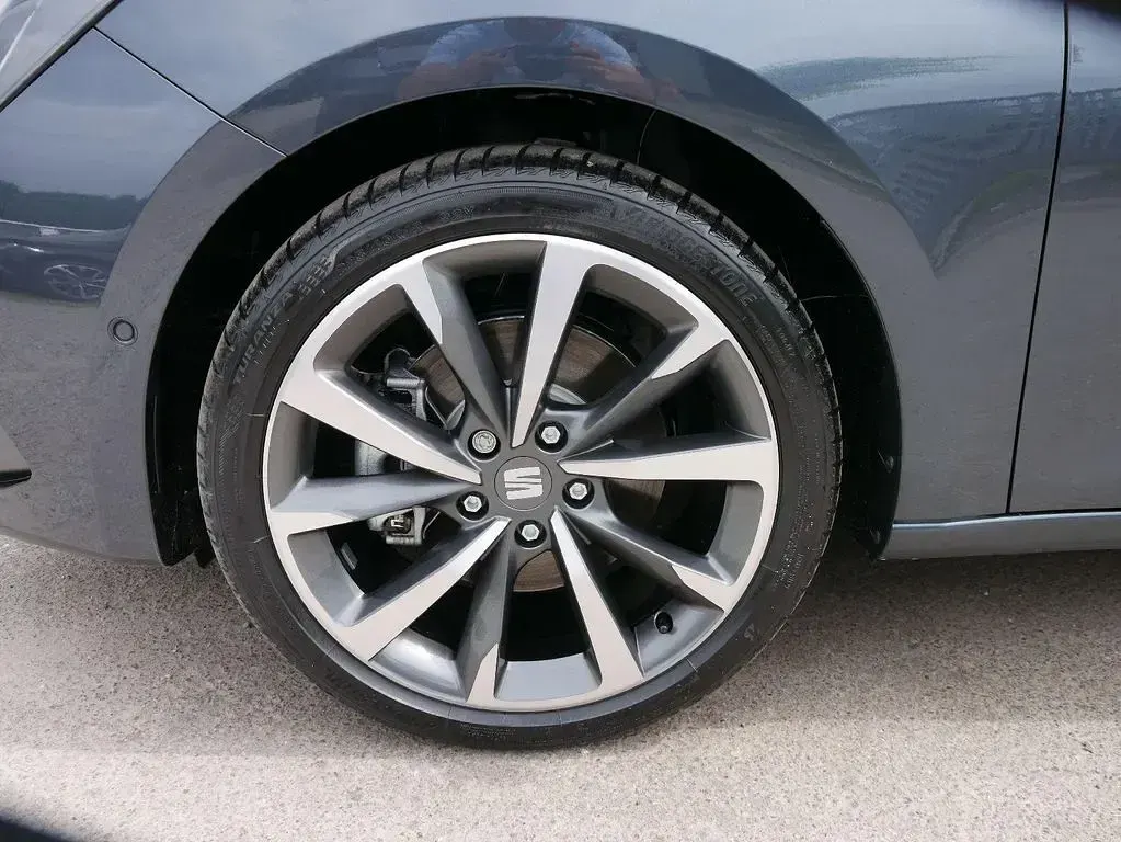 Neu Seat Leon FR 150 PS (110 kW) 2026 Magnetic tech grey Kombi