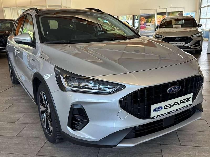 Gebraucht Ford Focus Active X 155 PS (114 kW) 2025 Moondust silber met Kombi