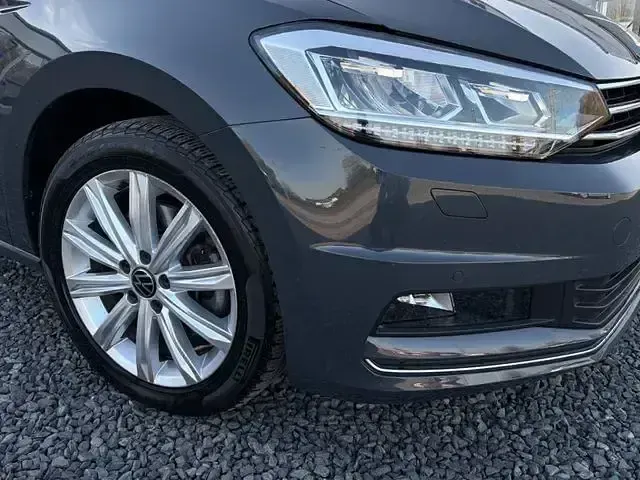 Gebraucht VW Touran Highline 150 PS (110 kW) 2023 Grau Van / Kleinbus