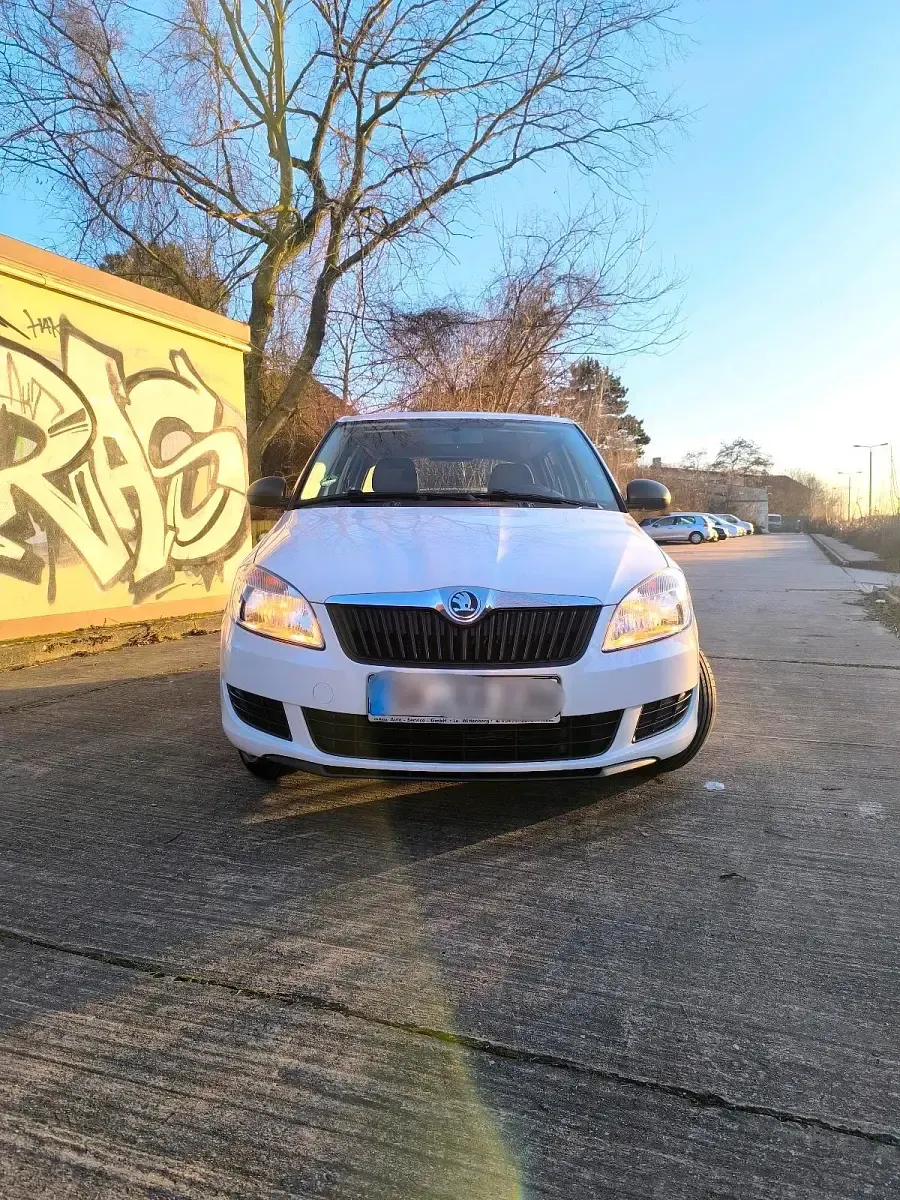 Gebraucht Skoda Fabia Ambition 60 PS (44 kW) 2014 Weiß Kleinwagen