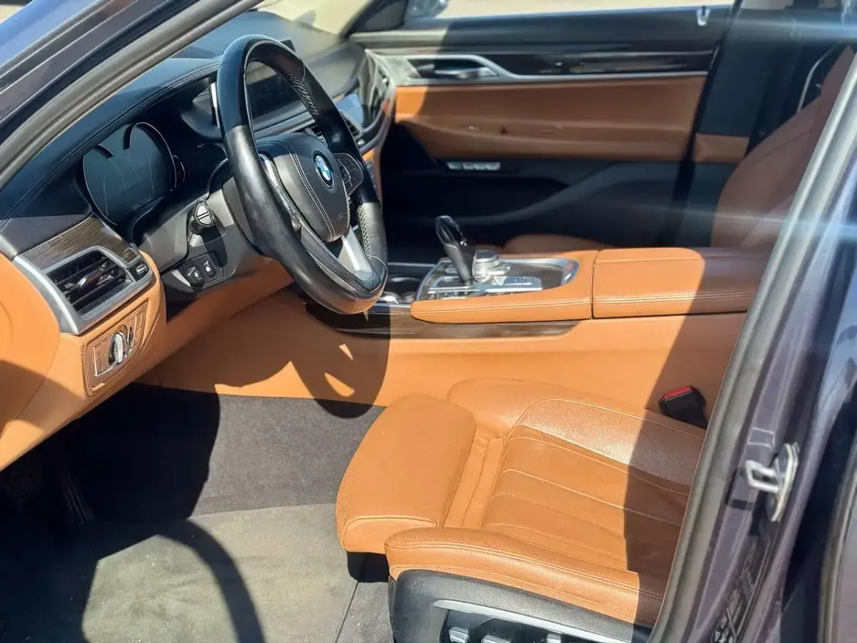 Gebraucht BMW 740 320 PS (235 kW) 2016 Arktikgrau brillanteffekt Limousine
