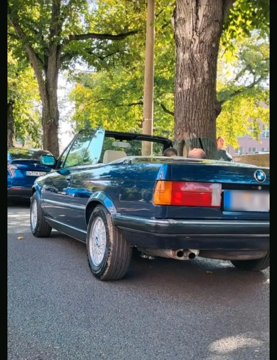 Gebraucht BMW 325 171 PS (125 kW) 1986 Blau Cabrio