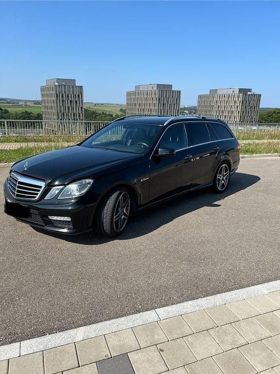 Schwarz Gebraucht 2011 Mercedes E63 AMG AMG Kombi | 26.950 € (Fairer Preis) - Bild 1/4