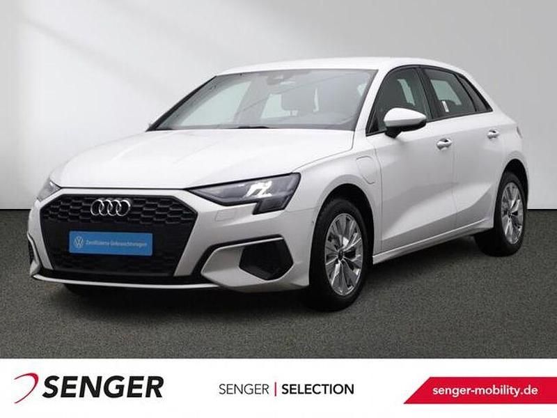 Ibisweiß Gebraucht 2022 Audi A3 e-tron Business Kleinwagen | 28.880 € (Etwas zu teuer) - Bild 1/3