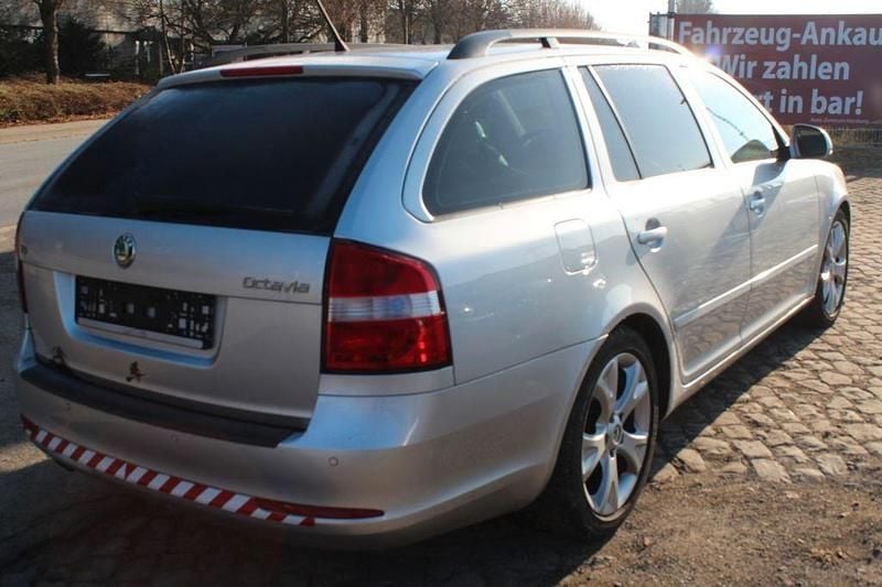 Gebraucht Skoda Octavia Elegance 160 PS (117 kW) 2012 Silber Kombi