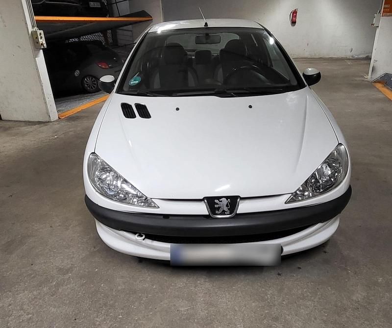 Gebraucht Peugeot 206 75 PS (55 kW) 2005 Weiß Kleinwagen