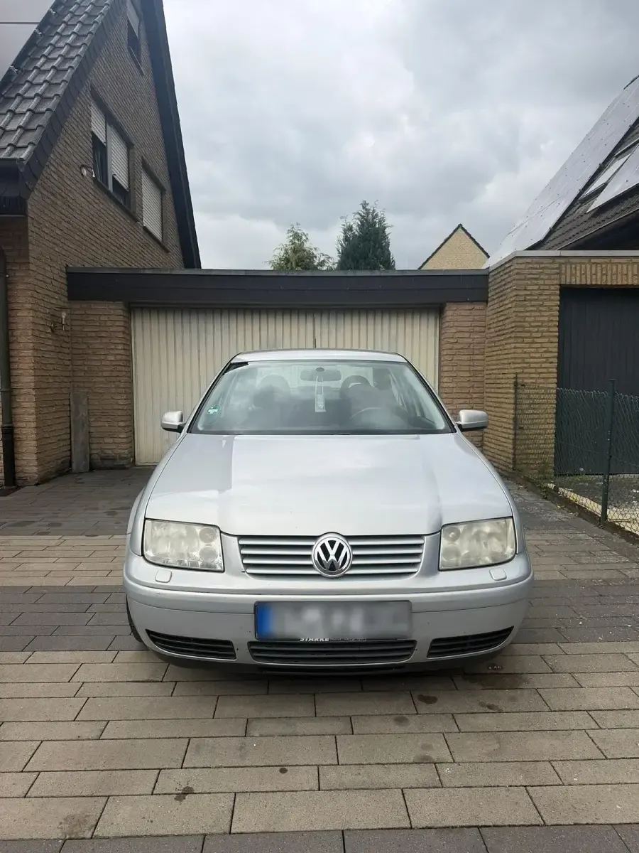 Gebraucht VW Bora 101 PS (74 kW) 1999 Silber Limousine