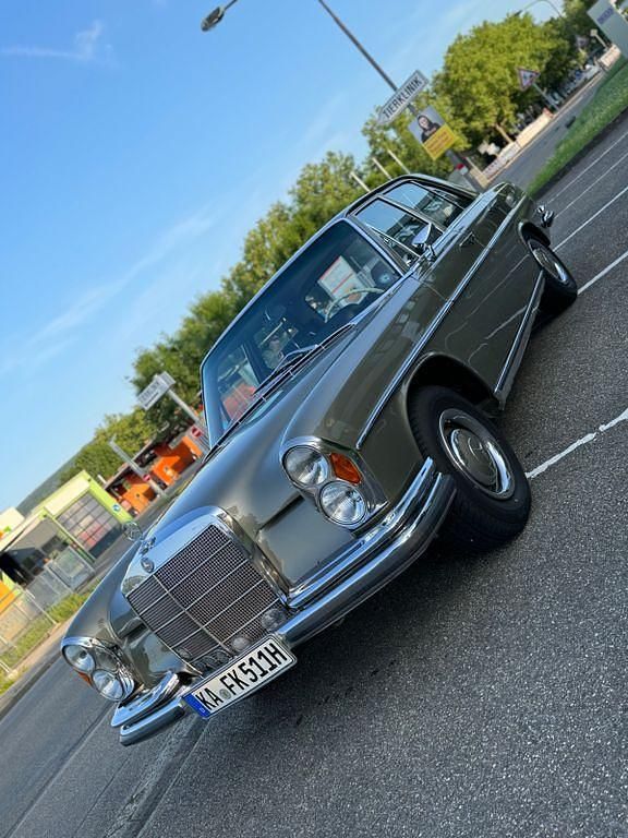 Grau Gebraucht 1967 Mercedes 300 Limousine | 39.900 € - Bild 1/4