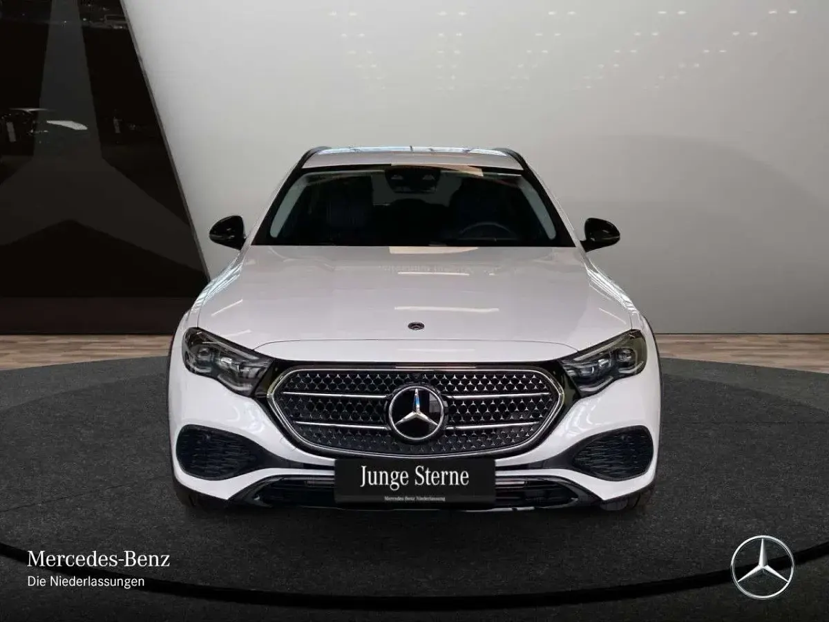 Gebraucht Mercedes E300 AMG 197 PS (144 kW) 2025 Weiß Limousine