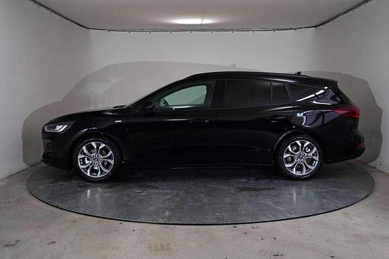 Agate black metallic Neu 2025 Ford Focus ST-Line X Kombi | 28.741 € (Guter Preis) - Bild 1/4
