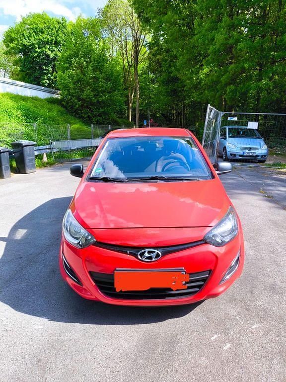 Rot Gebraucht 2013 Hyundai i20 Classic Kleinwagen | 1.899 € (Guter Preis) - Bild 1/4