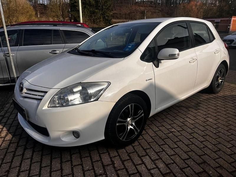 Gebraucht Toyota Auris Edition 132 PS (97 kW) 2011 Weiß Kleinwagen