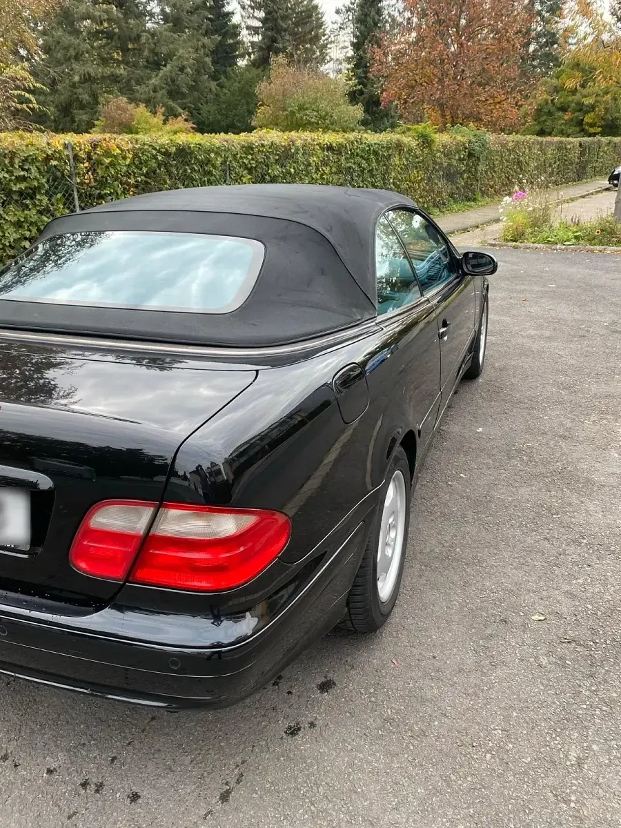 Gebraucht Mercedes CLK320 Avantgarde 218 PS (160 kW) 2001 Schwarz Cabrio