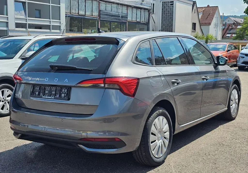 Gebraucht Skoda Scala Drive 95 PS (69 kW) 2025 Grau Kleinwagen