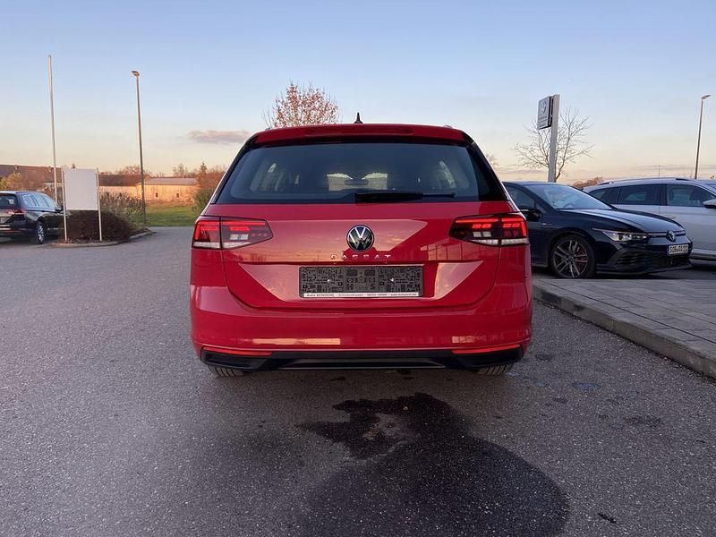 Gebraucht VW Passat Business 122 PS (89 kW) 2023 Rot Kombi