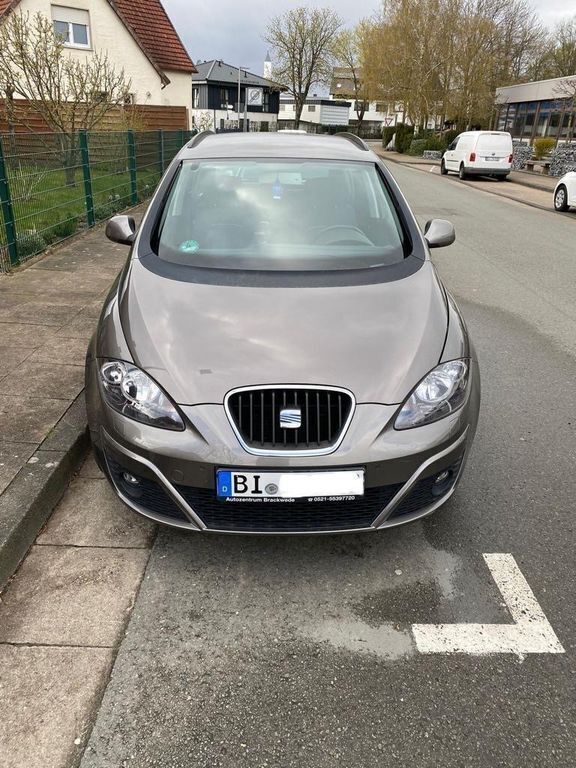 Grau Gebraucht 2015 Seat Altea XL Van / Kleinbus | 5.250 € (Guter Preis) - Bild 1/4