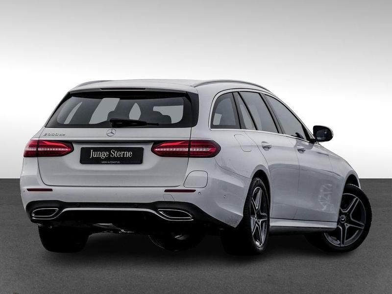 Gebraucht Mercedes E300 AMG 194 PS (142 kW) 2022 Weiß Limousine